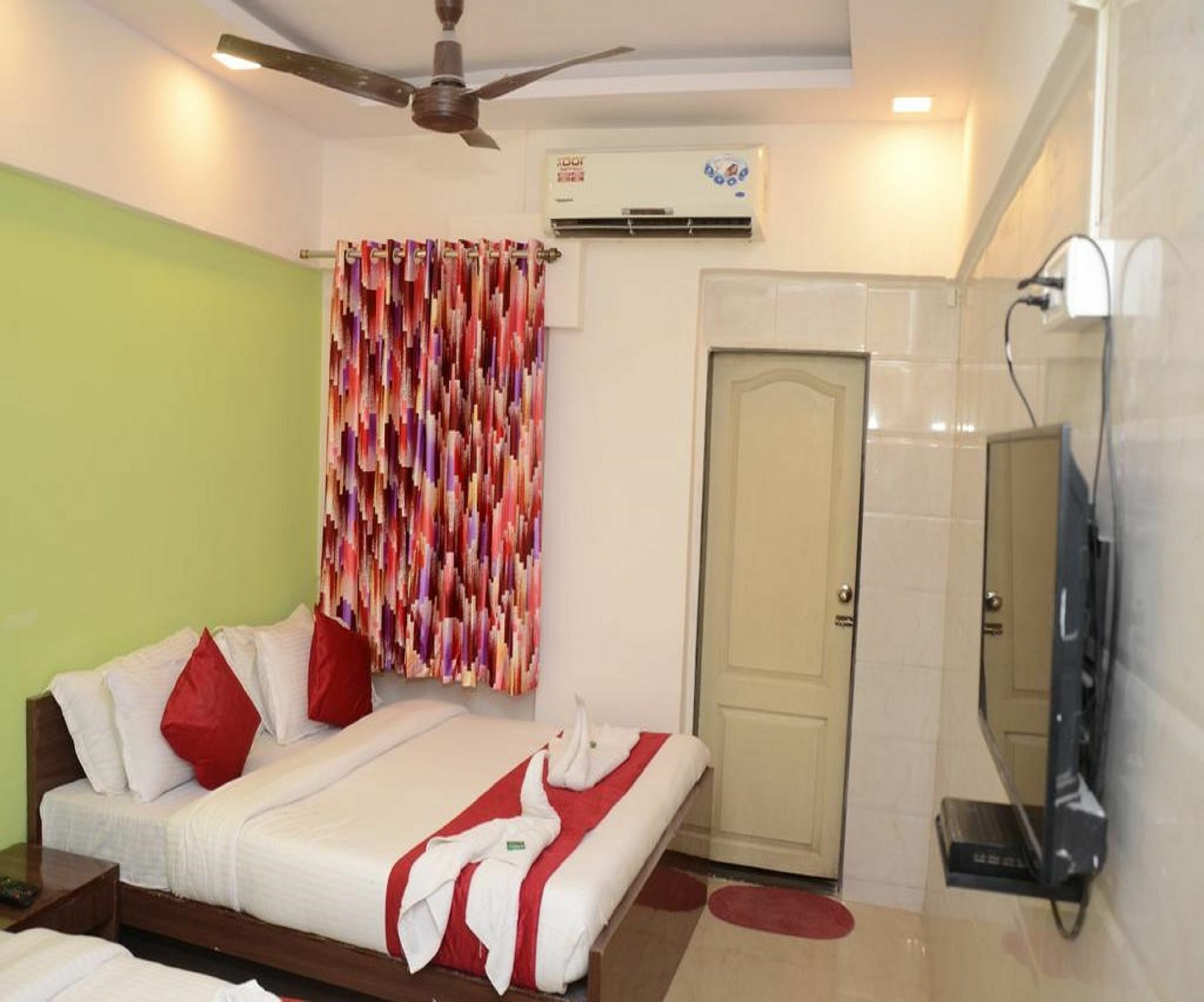 Anil Guest House Мумбай Екстериор снимка