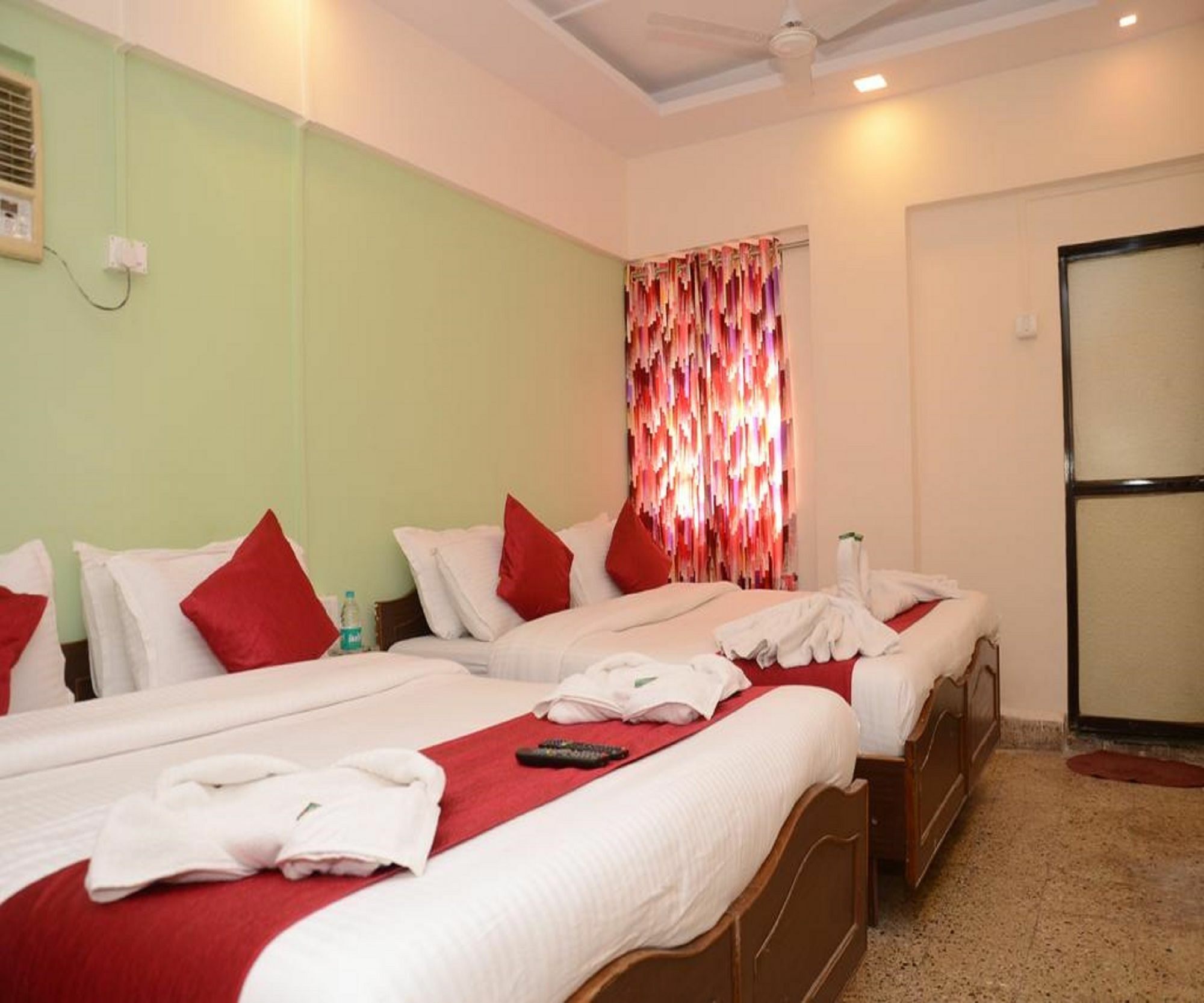 Anil Guest House Мумбай Екстериор снимка